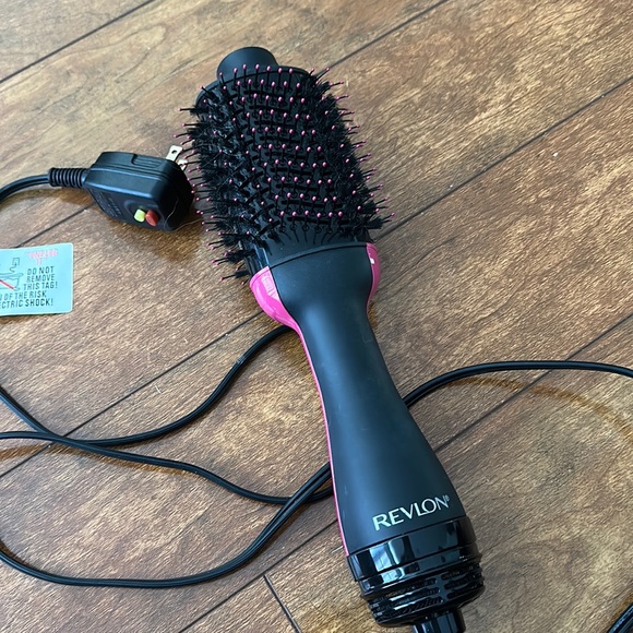 Revlon Blow Dryer Brush - Picture 1 of 4